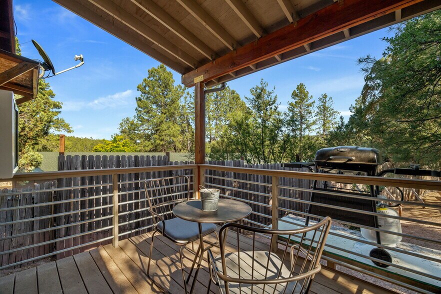 More Photos Of 1022 S Hunter Creek Dr, Payson Hotel For Sale