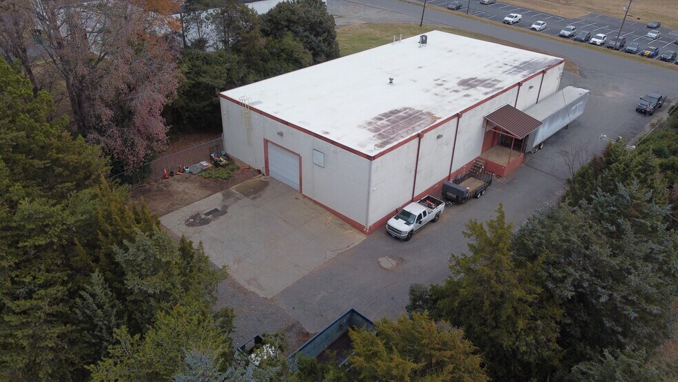 More Photos Of 10020 Rodney St, Pineville Warehouse For Lease
