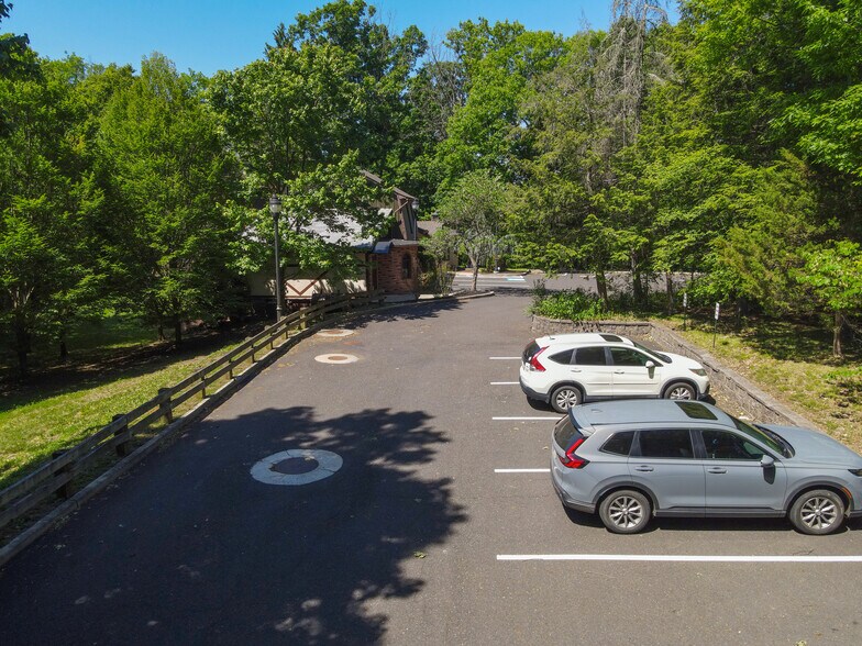 More Photos Of 419 York Rd, New Hope Freestanding For Sale