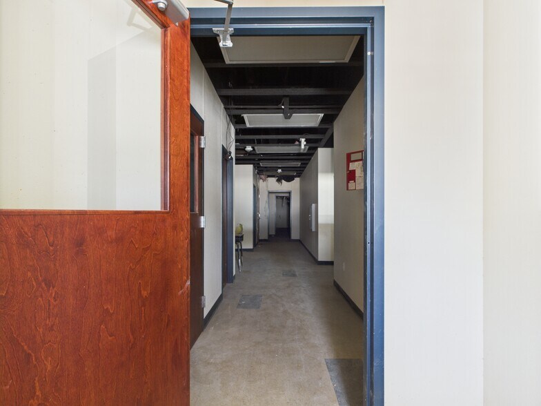 More Photos Of 5021 Stanley Ave, Fort Worth Flex For Lease