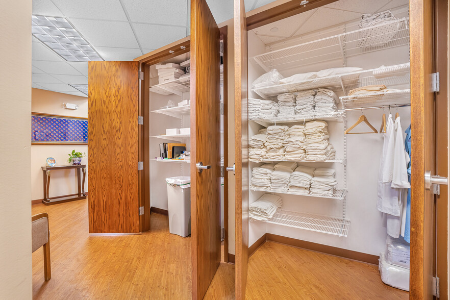 More Photos Of 1 TransAm Plaza Dr, Oakbrook Terrace Office For Sale