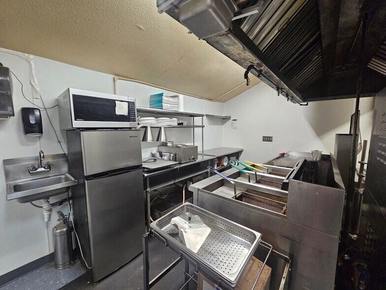 More Photos Of 735 Avenue E, Hawley Restaurant For Sale