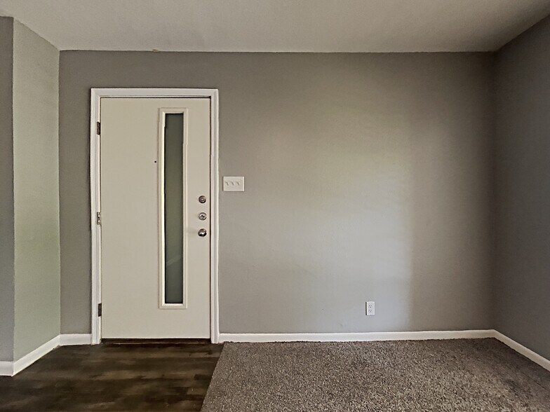 More Photos Of 1010 N Meadows Dr, Austin Apartments For Sale