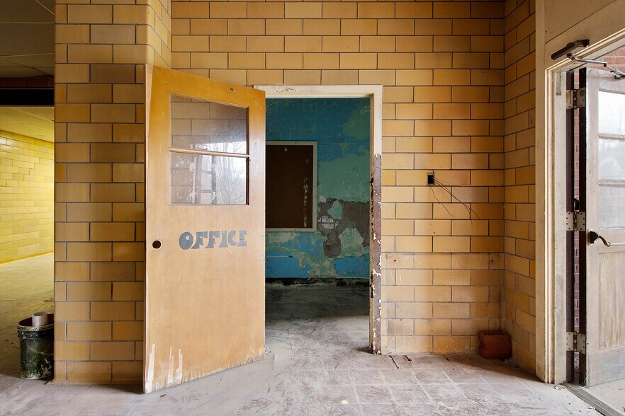 More Photos Of 838 Joffre Cherry Valley Rd, Burgettstown Self Storage For Sale