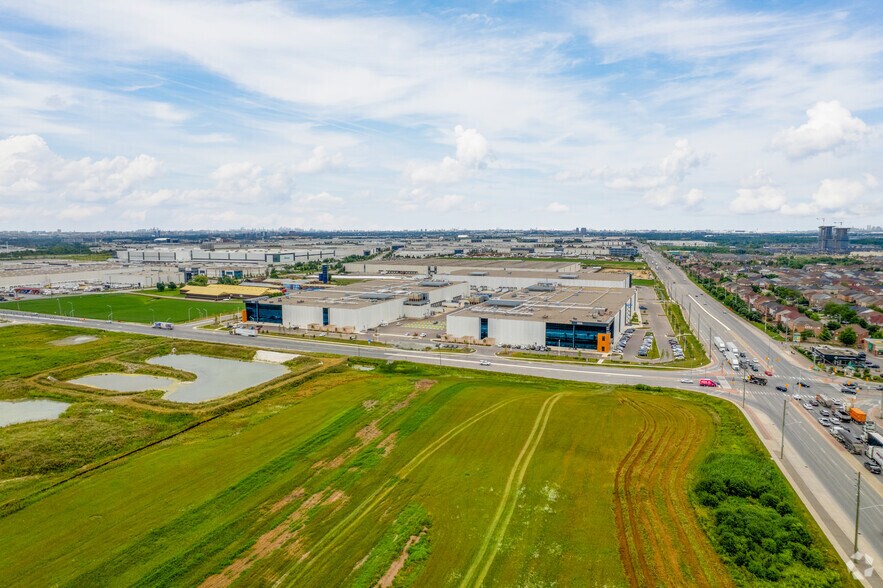 More Photos Of 6885 Langstaff Rd, Vaughan Warehouse For Lease