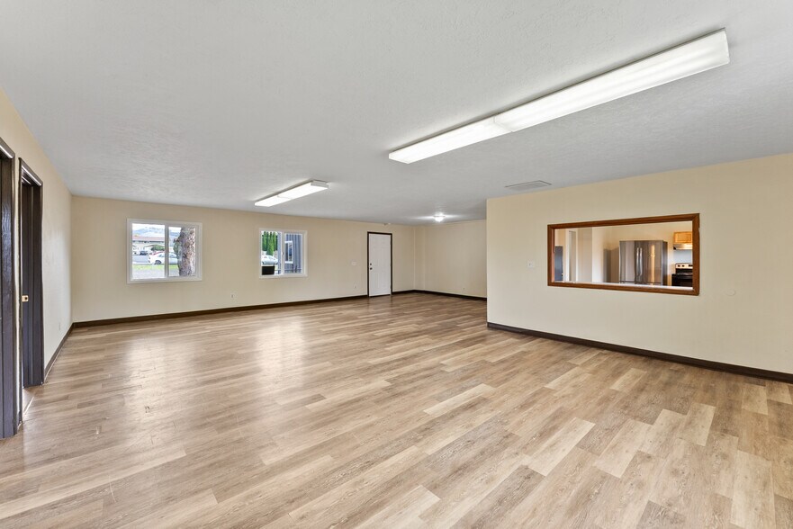 More Photos Of 132 NE Rifle Range St, Roseburg Apartments For Sale