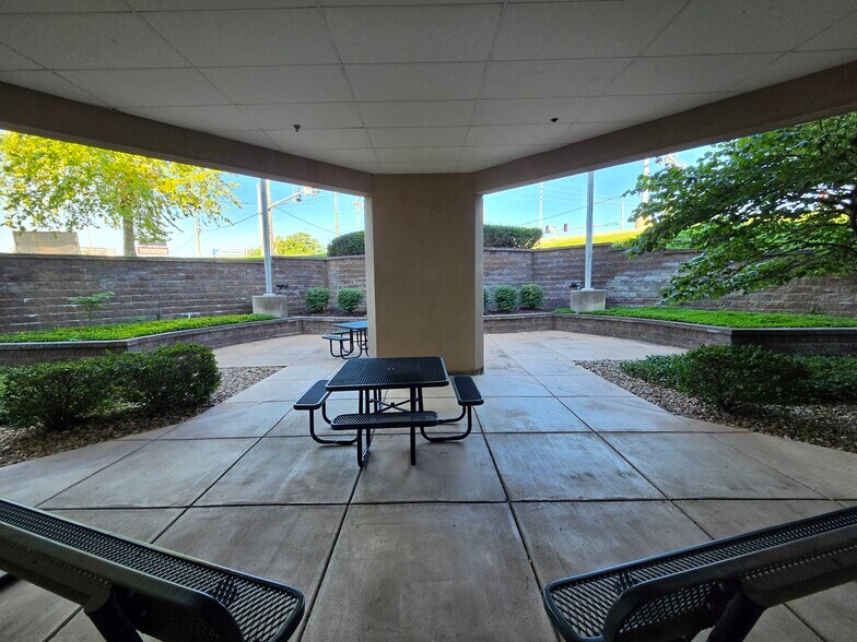 More Photos Of 5780 Osage Beach Pky, Osage Beach Coworking Space