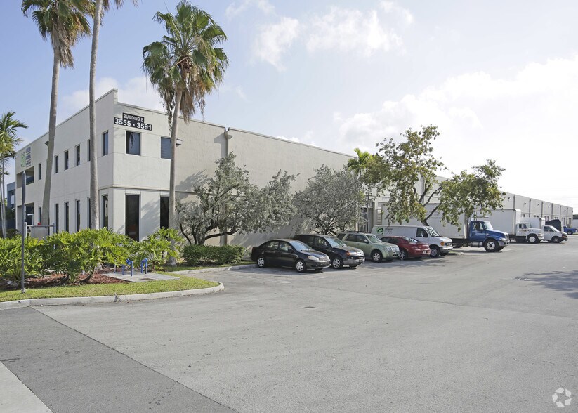 More Photos Of 3505-3591 NW 82nd Ave, Doral Warehouse For Lease