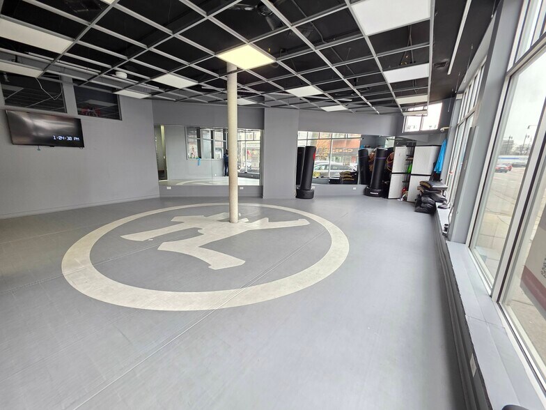 More Photos Of 2329 W Belmont Ave, Chicago Storefront Retail Residential For Lease