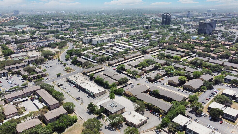 More Photos Of 4139 Gardendale St, San Antonio Office For Sale