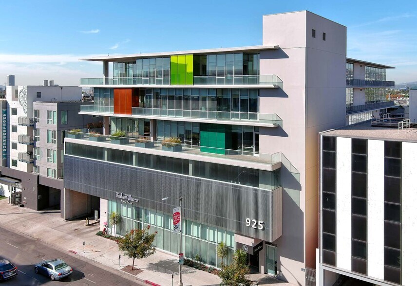 More Photos Of 925 N La Brea Ave, Los Angeles Loft Creative Space For Lease