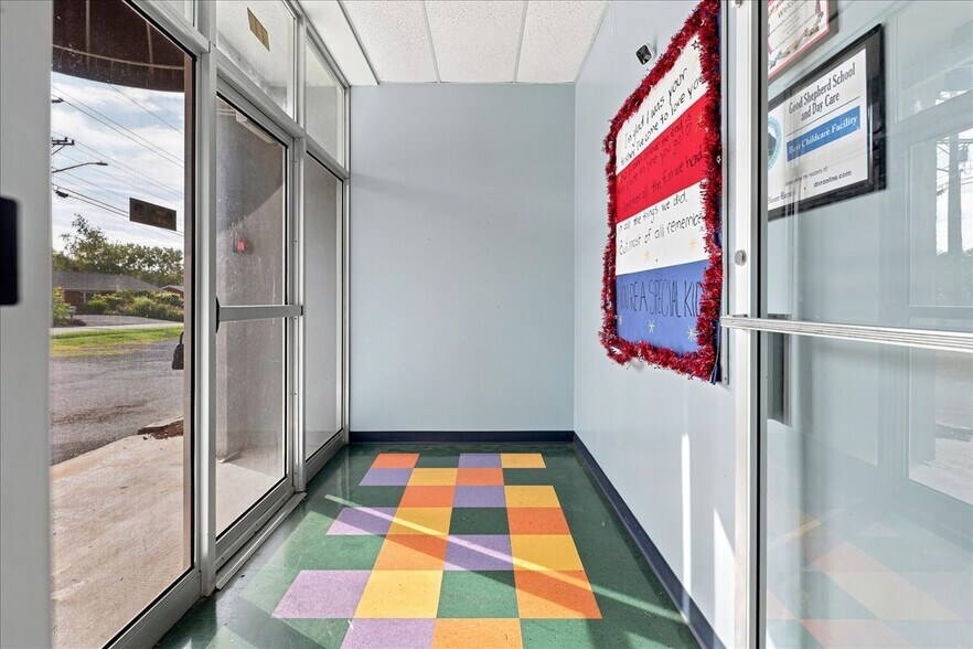 More Photos Of 991 Chicago Ave, Harrisonburg Flex For Sale