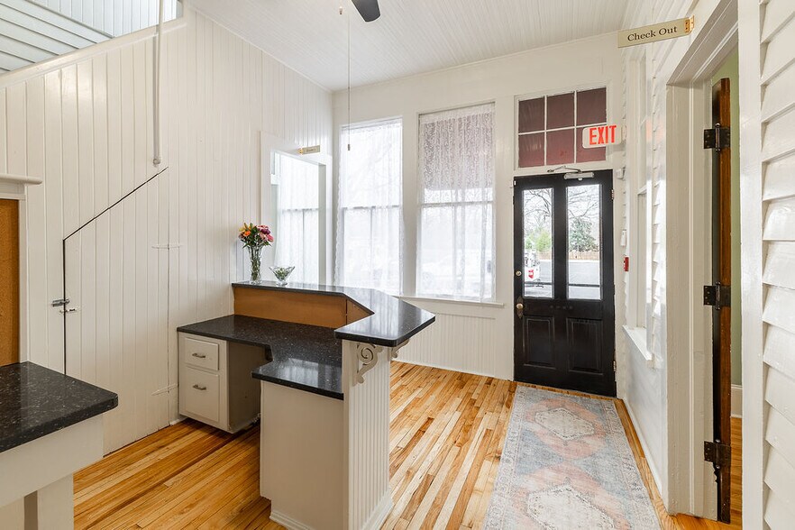 More Photos Of 892 Prince Ave, Athens Medical For Lease