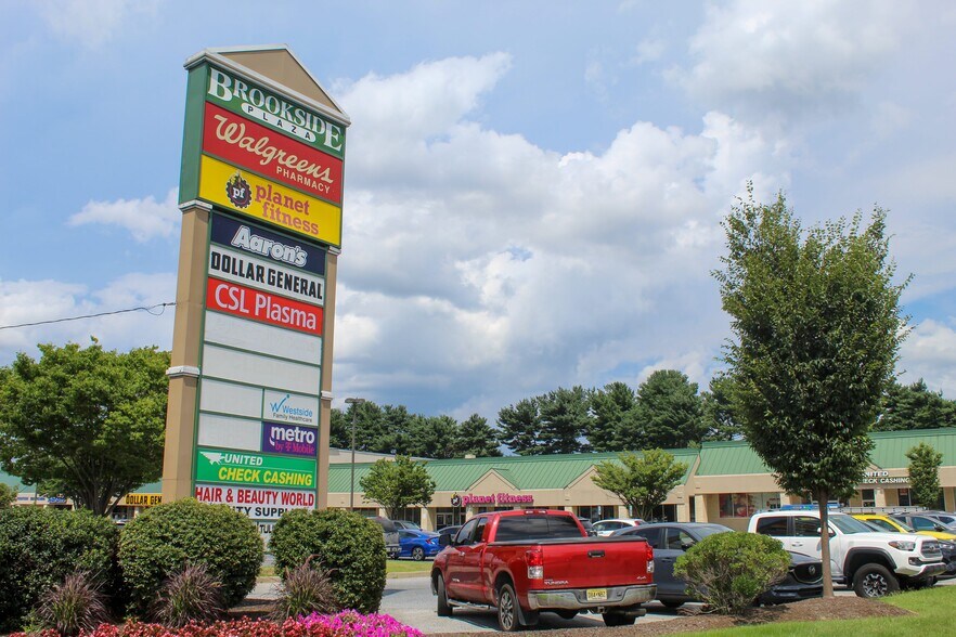 More Photos Of 19-81 Marrows Rd, Newark Unknown For Lease