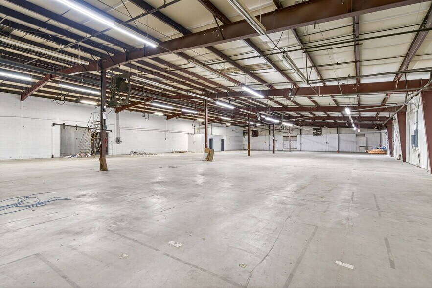 More Photos Of 167 Industrial Park Cir, Livingston Manufacturing For Lease