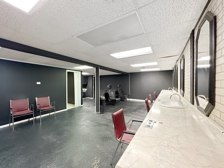 More Photos Of 1277 Hicks Blvd, Fairfield Freestanding For Lease