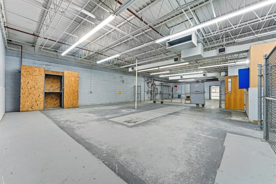 More Photos Of 501 Locust Ave, Fairmont Freestanding For Sale