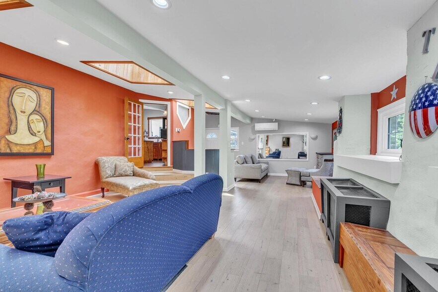 More Photos Of 277 W Baltimore Pike, Media Office For Sale