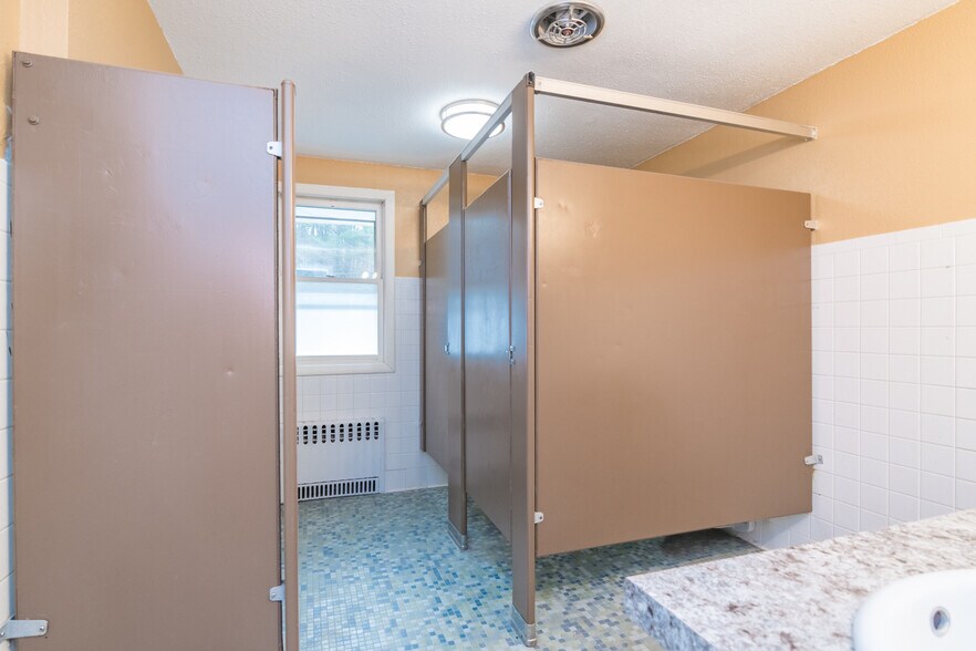 More Photos Of 154 S Mountain Rd, Northfield Schools For Sale