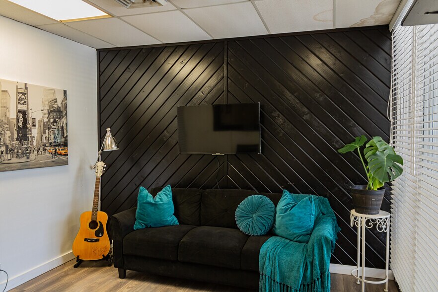 More Photos Of 900 W WM J Bryan Pky, Bryan Schools For Sale