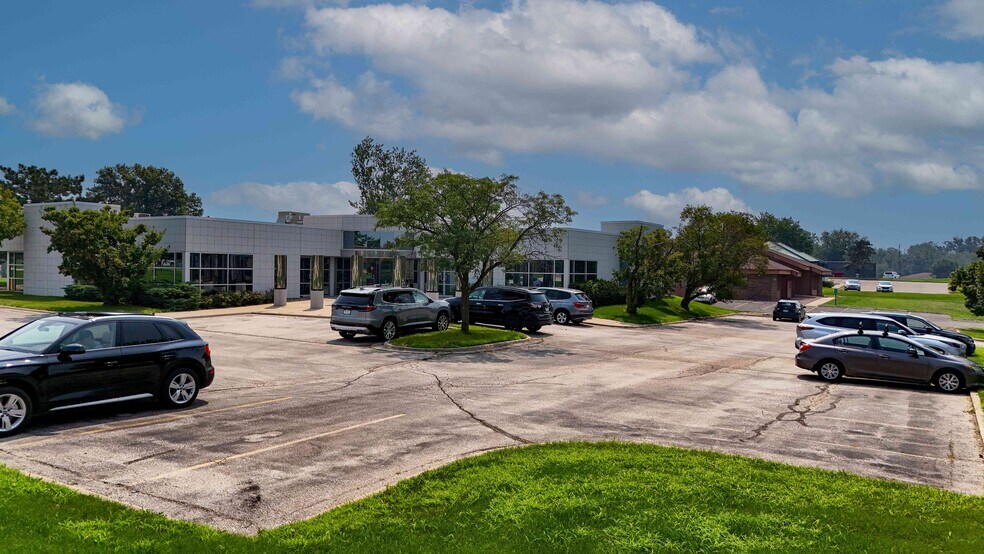 More Photos Of 3950 River Ridge Dr NE, Cedar Rapids Office For Sale