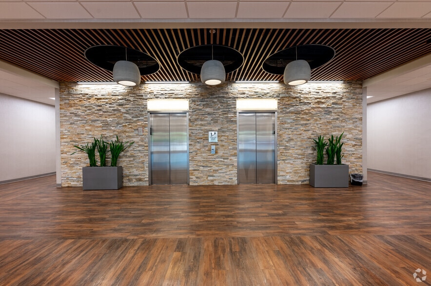 More Photos Of 3901 W 86th St, Indianapolis Office For Lease