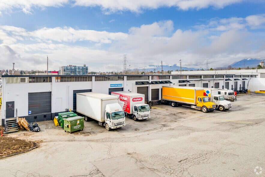 More Photos Of 3815-3835 1st Av, Burnaby Warehouse For Lease