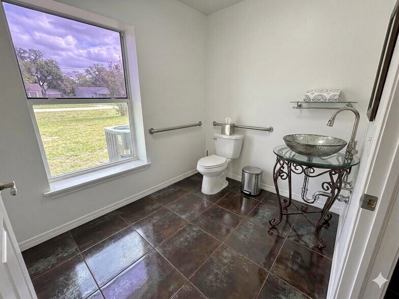 More Photos Of 1103 N Ponce De Leon Blvd, Saint Augustine Freestanding For Sale