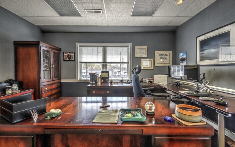 More Photos Of 471 Monroe Tpke, Monroe Medical For Lease