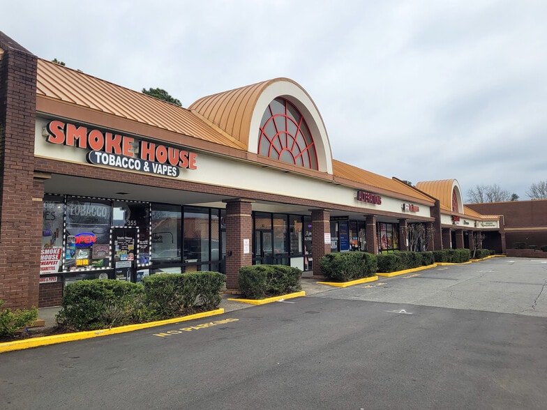 More Photos Of 301-401 Jonestown Rd, Winston-Salem Unknown For Lease