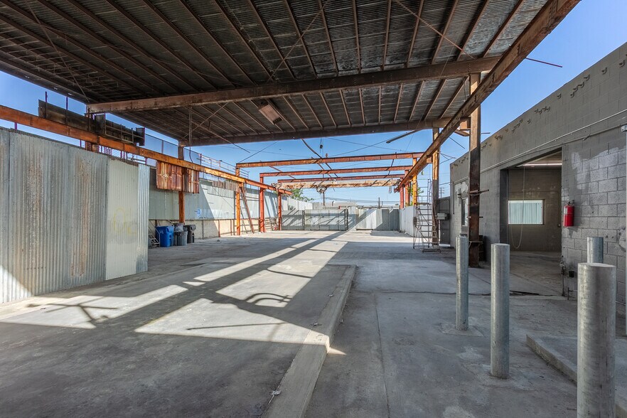 More Photos Of 9800-9820 San Fernando Rd, Pacoima Service For Lease