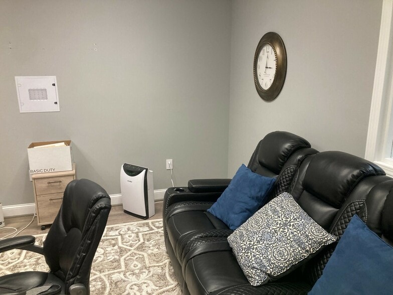 More Photos Of 114 Pembroke St, Kingston Storefront Retail Residential For Sale