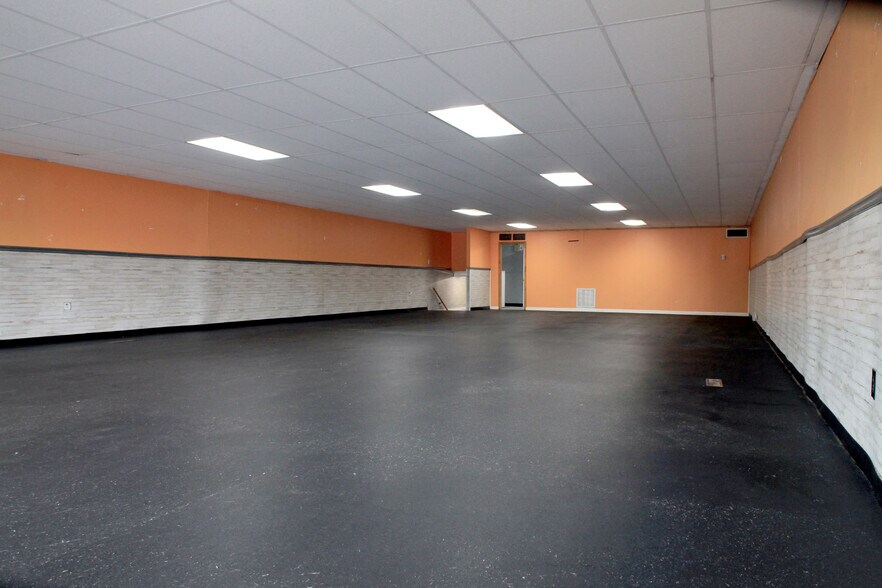 More Photos Of 509 Memorial Blvd, Murfreesboro Freestanding For Lease