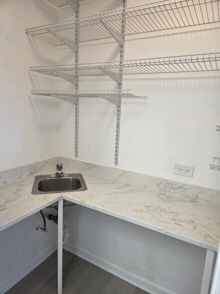 More Photos Of 601 W Central Rd, Mount Prospect Medical For Lease