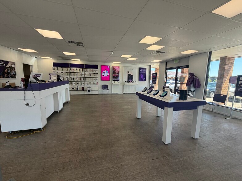 More Photos Of 2295 S Chambers Rd, Aurora Unknown For Lease