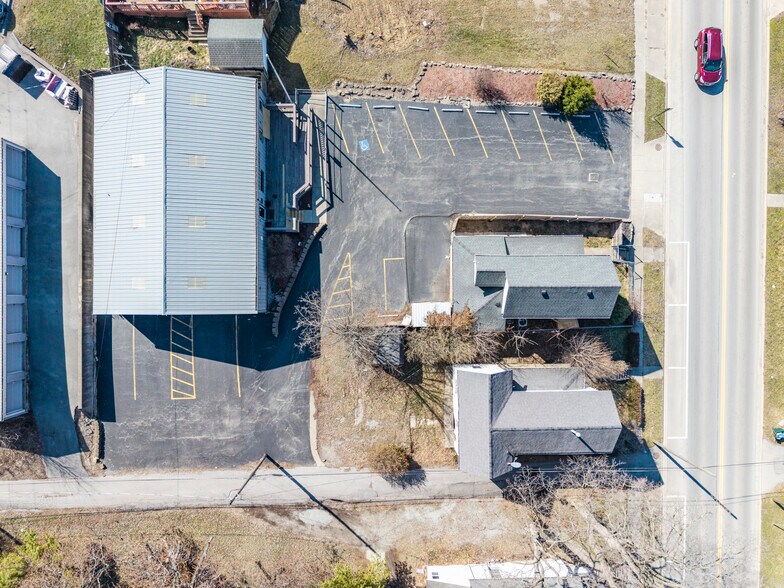 More Photos Of 210 N West St, Hillsboro Office For Sale