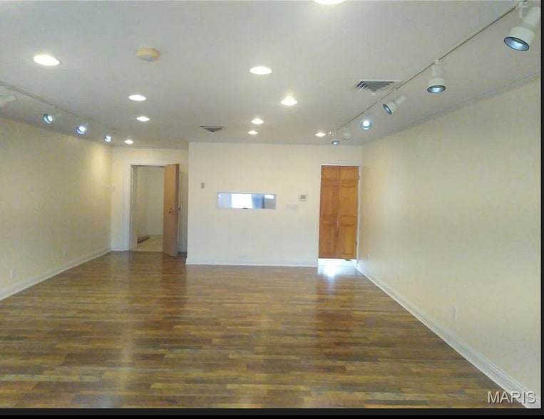 More Photos Of 301 W Broadway, Steeleville Freestanding For Sale