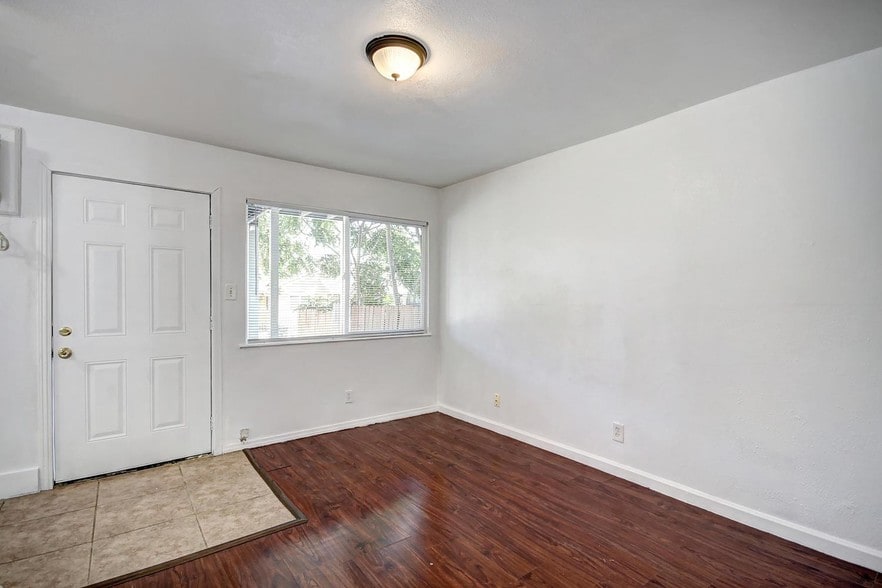 More Photos Of 2390-2398 Oakmont St, Sacramento Apartments For Sale