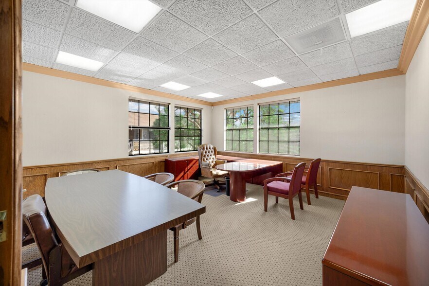 More Photos Of 940 W 17th St, Santa Ana Loft Creative Space For Lease