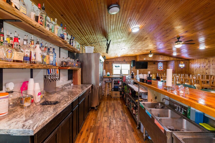 More Photos Of 48 Little Missouri Rd, Jane Restaurant For Sale