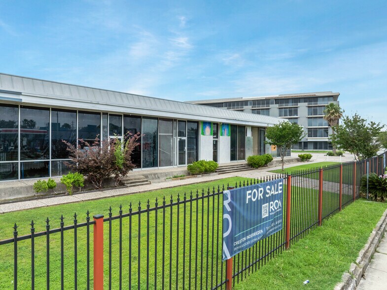 More Photos Of 6430 Hillcroft Ave, Houston Office For Sale