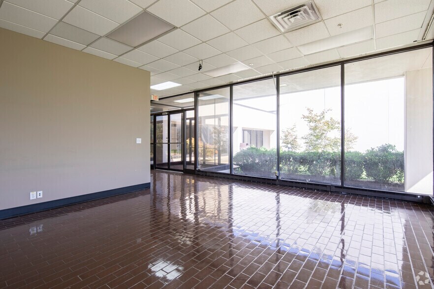 More Photos Of 4905 Moores Mill Rd, Huntsville Manufacturing For Lease