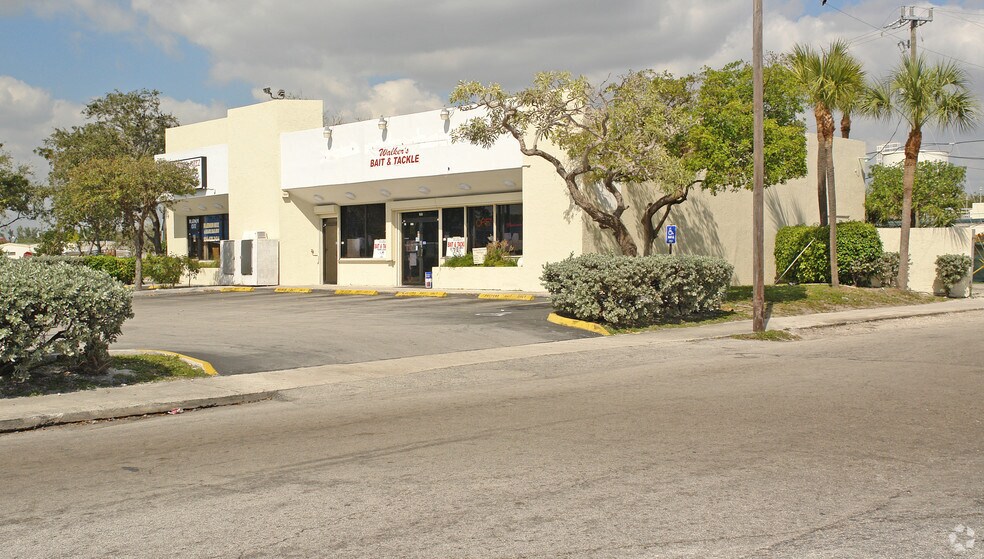 More Photos Of 209 W Hillsboro Blvd, Deerfield Beach General Retail For Lease