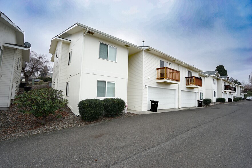 More Photos Of 3700 Carriage Park Ln, Yakima Apartments For Sale
