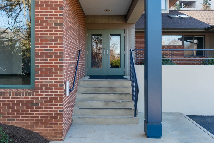 More Photos Of 1140 E Market St, Charlottesville Office For Lease