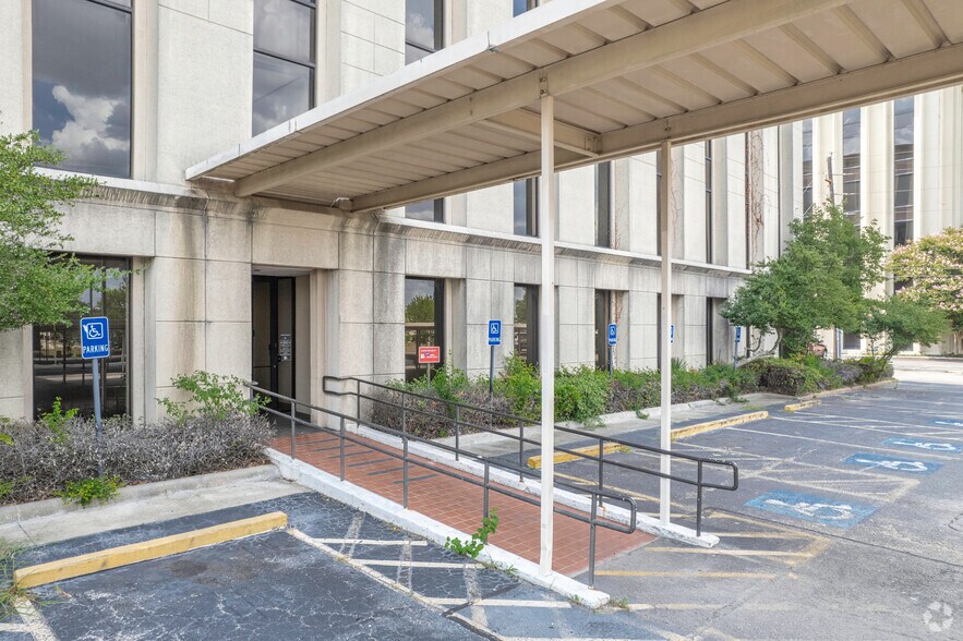 More Photos Of 519 N Sam Houston Pky E, Houston Medical For Lease