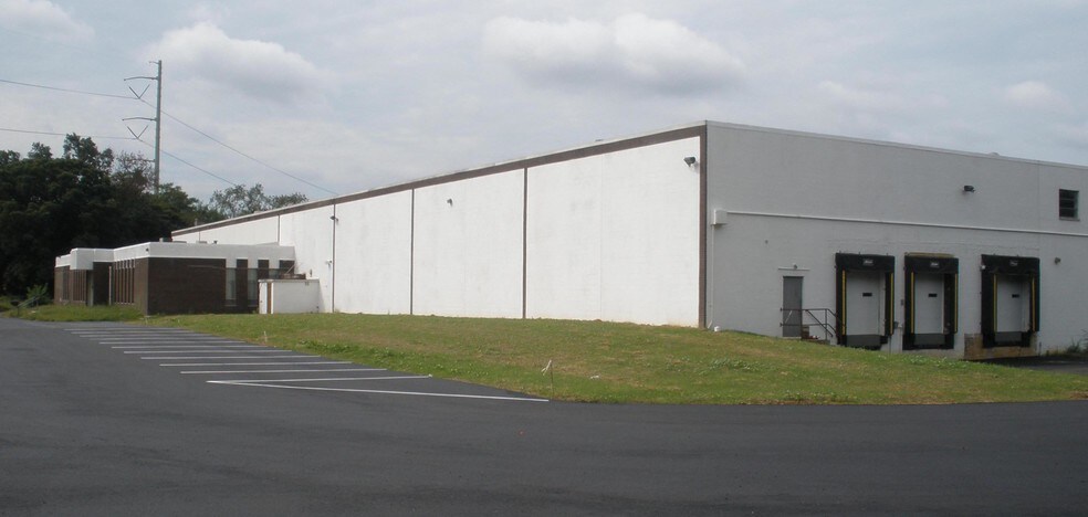More Photos Of 332 Applegarth Rd, Monroe Township Warehouse For Lease