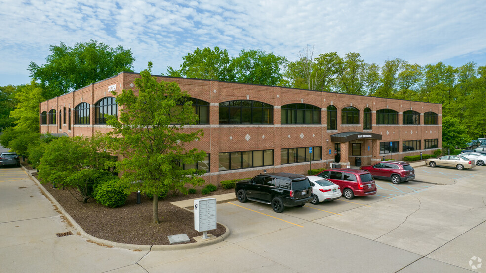 Primary Photo Of 37399 Garfield Rd, Clinton Township Medical For Lease