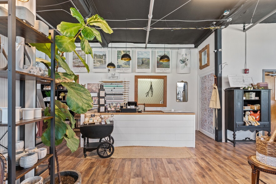 More Photos Of 500 Bridge St, Weissport Restaurant For Sale