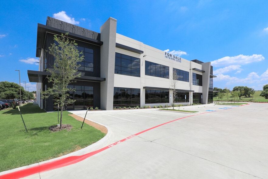 More Photos Of 260 W Exchange Pky, Allen Showroom For Sale
